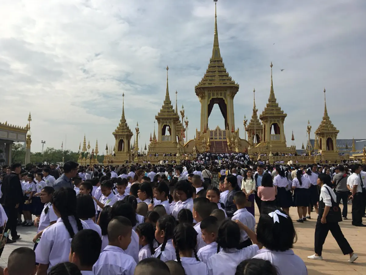 ธนะศักดิ์ยันยกพระเมรุมาศไปตั้งที่อื่นไม่ได้  เพราะผิดกฏมณเฑียรบาล  แต่รัฐบาลเล็งนำชิ้นส่วนพระเมรุมาศและองค์ประกอบสำคัญไปจัดแสดงในพิพิธภัณฑ์