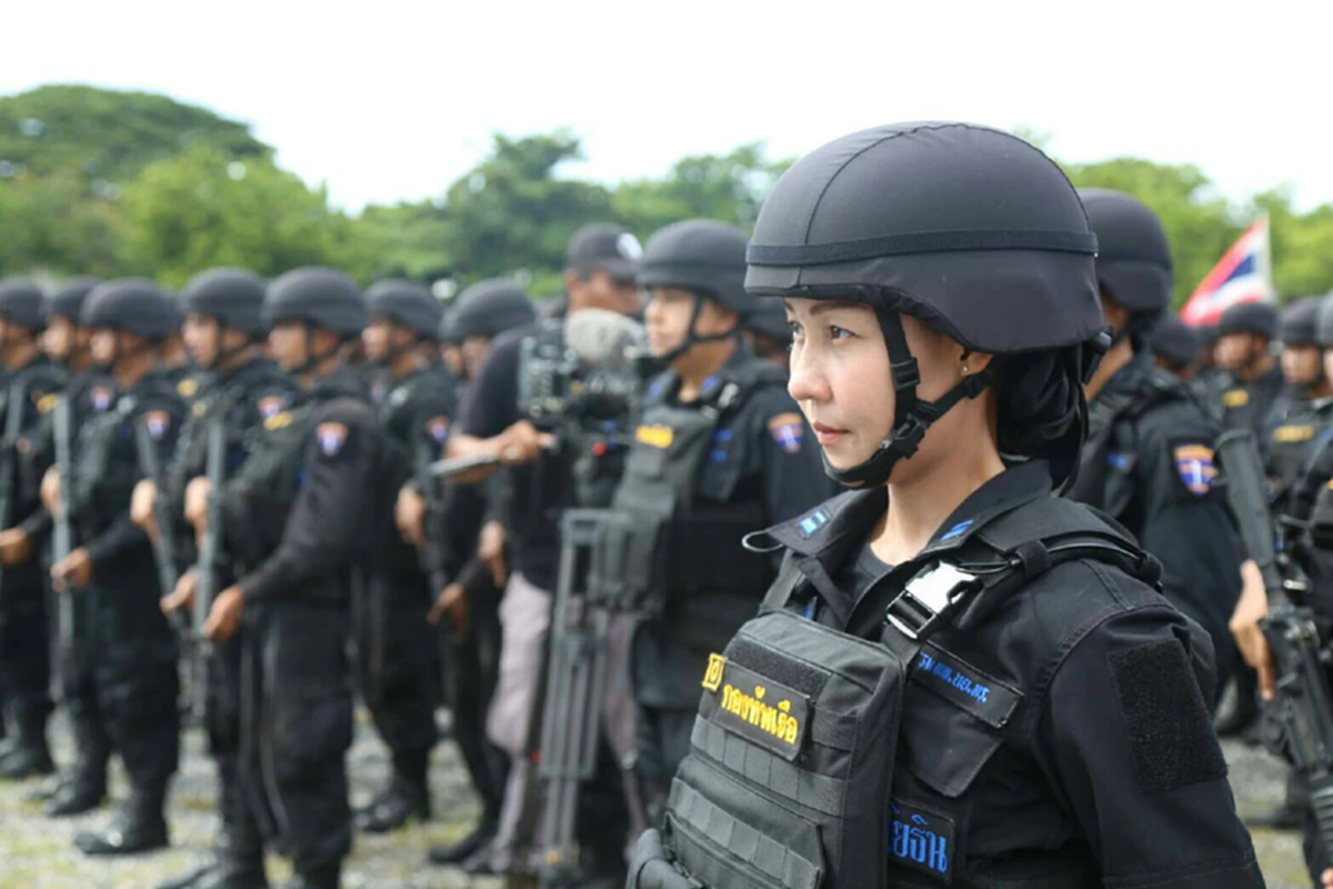 ไม่ใช่แค่ สวย แกร่ง เก่ง....แต่เสียสละสุดๆ!!พร้อมแล้ว!! 121"เหยี่ยวดำ"ทหารพรานหญิง นย.รุ่นแรกลงใต้.ผบ.ทร.ให้กำลังใจ และชื่นชมประดู่เหล็กหญิง