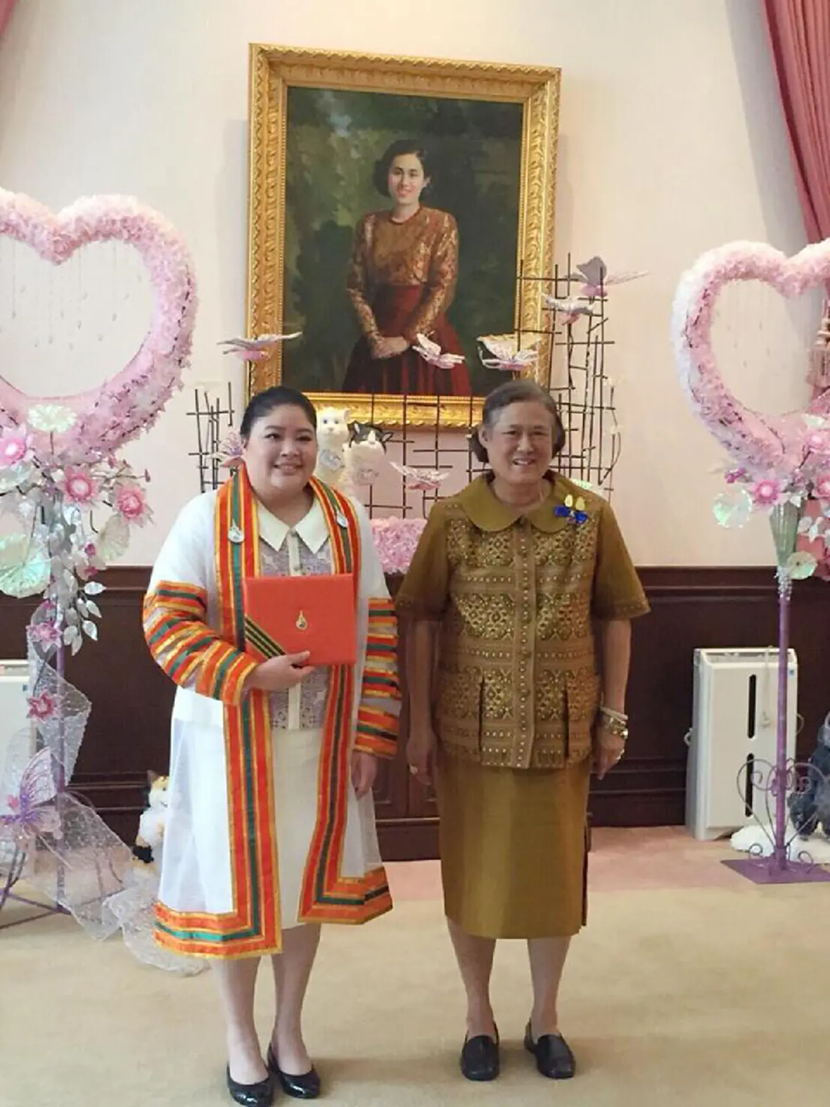 “เจ้าหญิงนักเกษตร” ชมภาพพระองค์ติ๊ดเข้ารับปริญญาฯ เทคโนโลยีเกษตรจากสมเด็จพระเทพฯ  สนพระทัยการเกษตรเพื่อนำไปช่วยเหลือประชาชน