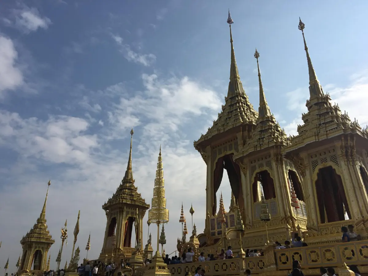 ธนะศักดิ์ยันยกพระเมรุมาศไปตั้งที่อื่นไม่ได้  เพราะผิดกฏมณเฑียรบาล  แต่รัฐบาลเล็งนำชิ้นส่วนพระเมรุมาศและองค์ประกอบสำคัญไปจัดแสดงในพิพิธภัณฑ์