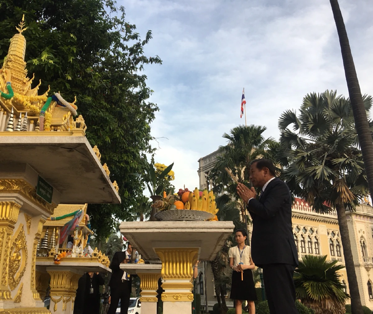 คึกคัก รมต.ใหม่ ถือ “ฤกษ์ดี” ไหว้สิ่งศักดิ์สิทธิ์ก่อนลุยงาน ประสานเสียง ทุกอย่างต้องดีขึ้น