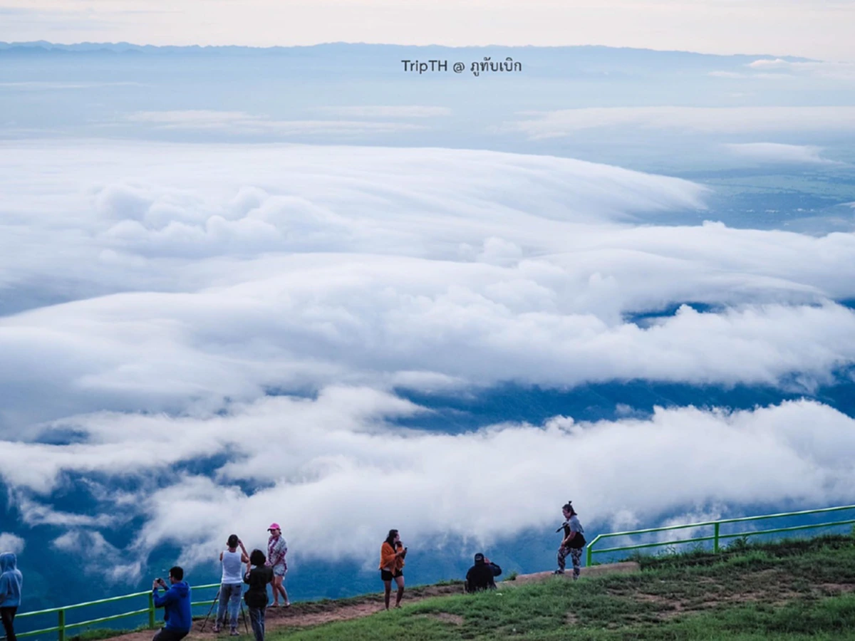 สวยโคตรๆ!!!บรรยากาศปลายฝนต้นหนาวภูทับเบิก ภาพที่มีคนกดไลค์กดแชร์กันกระหน่ำ เพราะแค่เห็นก็ฟินสุดๆ (มีภาพ)