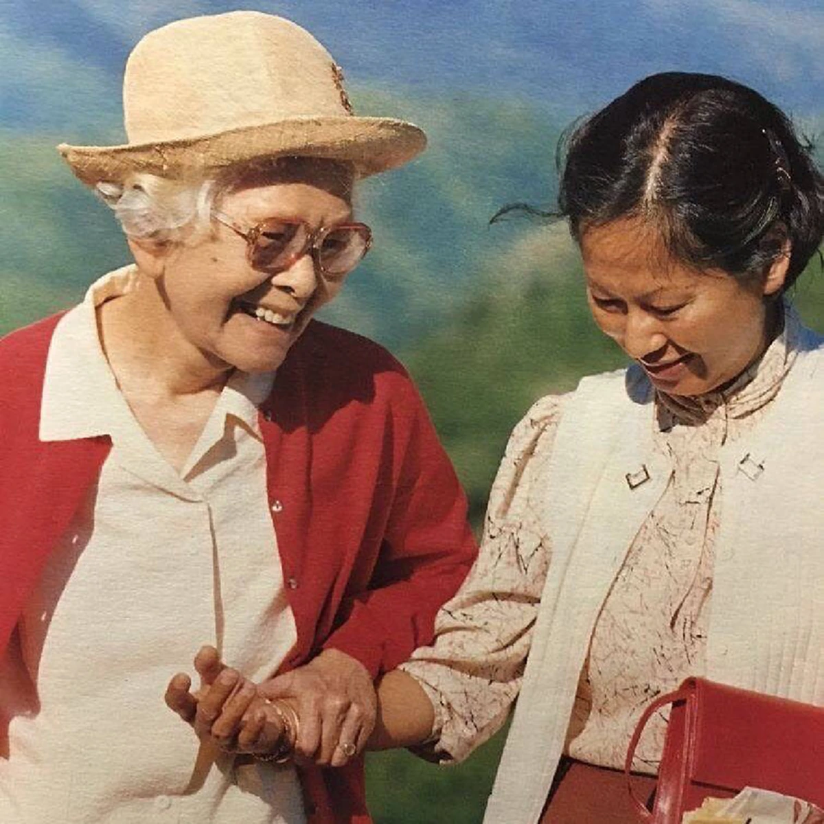 ซาบซึ้ง!!!ในความรัก ความผูกพันระหว่างสมเด็จย่า กับ ท่านผู้หญิงทัศนาวลัย หลานที่พระองค์รักที่สุด