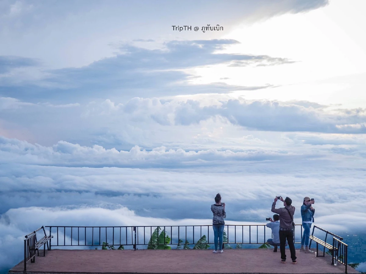 สวยโคตรๆ!!!บรรยากาศปลายฝนต้นหนาวภูทับเบิก ภาพที่มีคนกดไลค์กดแชร์กันกระหน่ำ เพราะแค่เห็นก็ฟินสุดๆ (มีภาพ)