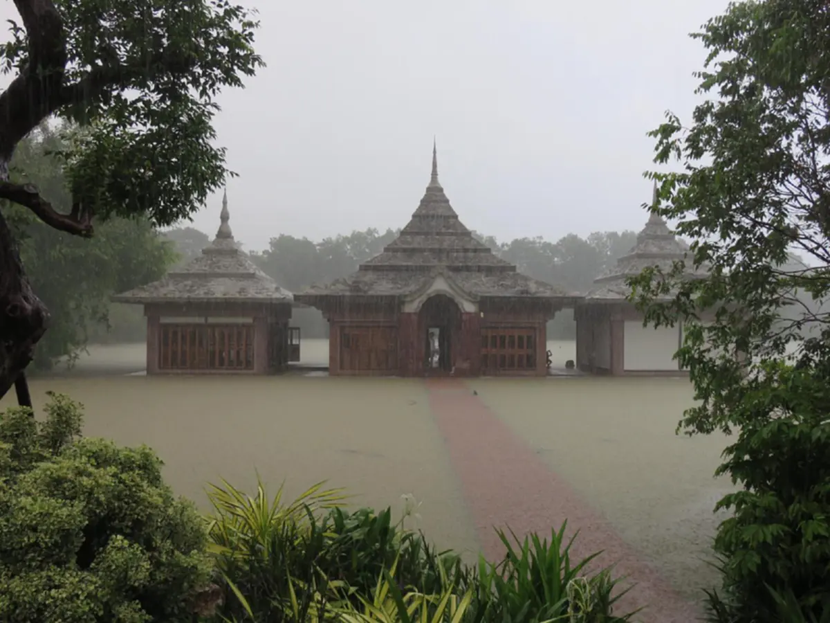 รวยจนกระทบหมด! ฝนกระหน่ำทำบ้านวิกรมที่เขาใหญ่ท่วม แต่เศรษฐีนักคิดไม่บ่น