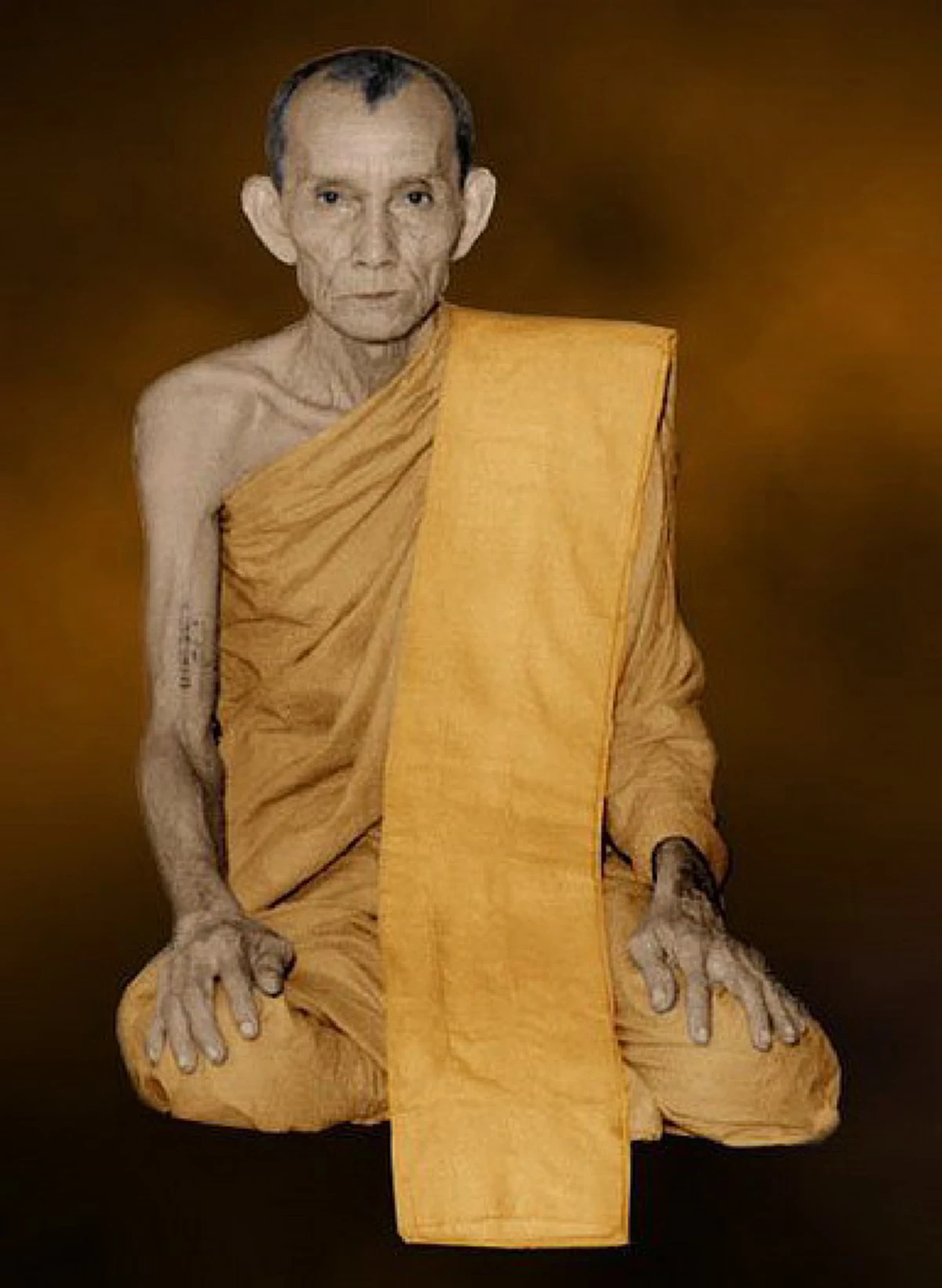 ชุบตัวอาบน้ำว่าน!!! สุดยอดวิชาคงกระพัน "หลวงพ่อกวย วัดโฆสิตาราม"ว่าน๗ชนิดแช่น้ำค้างเสกคาถา๗ครั้งลองด้วยขวาน๗เล่ม ดาบ๗เล่ม ไม้ลวก๗อัน