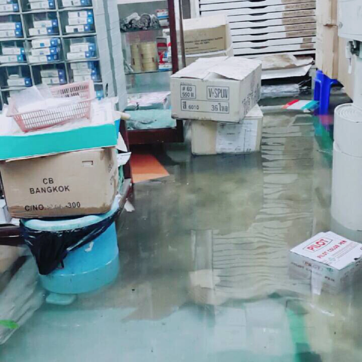 ฝนถล่มในเมืองภูเก็ตอัมพาต น้ำท่วมสูงเกือบเมตรในหลายจุด