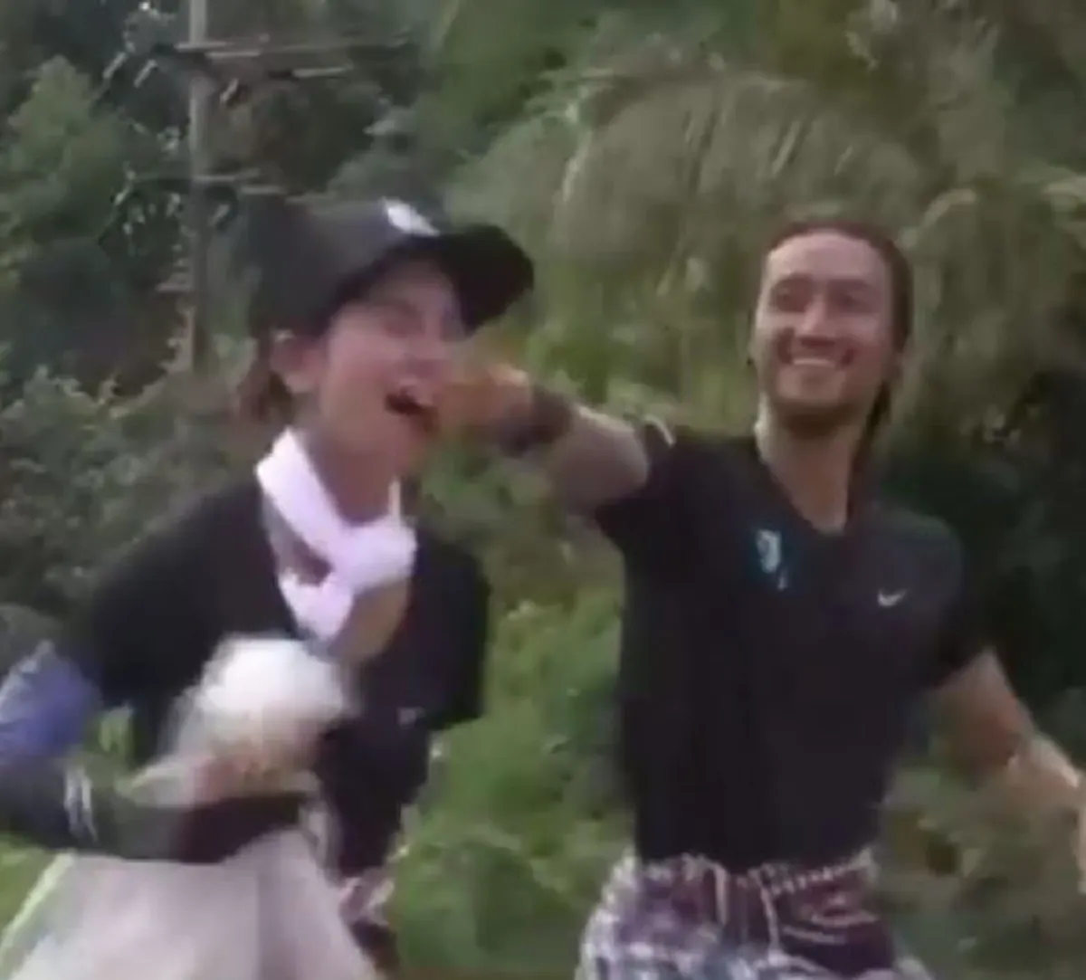 น่ารักที่สุด!!! เก็บตกก้าวคนละก้าว ก้อยรัชวิน  ร้องเพลงให้กำลังใจพี่ตูน ให้หายเหนื่อย แต่..ตูนทำอะไรหลังจากฟังเพลง ??!! (มีคลิป)