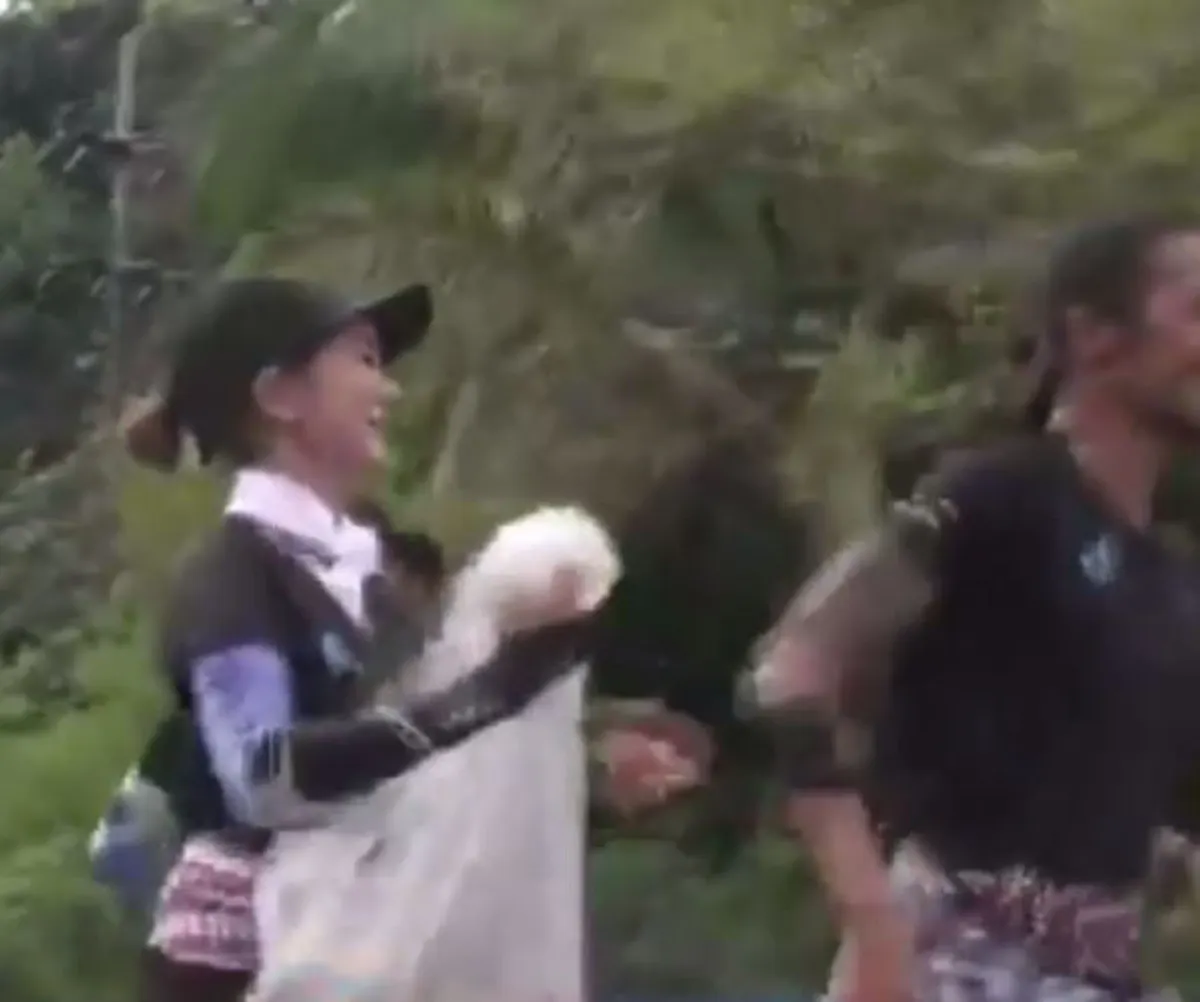 น่ารักที่สุด!!! เก็บตกก้าวคนละก้าว ก้อยรัชวิน  ร้องเพลงให้กำลังใจพี่ตูน ให้หายเหนื่อย แต่..ตูนทำอะไรหลังจากฟังเพลง ??!! (มีคลิป)