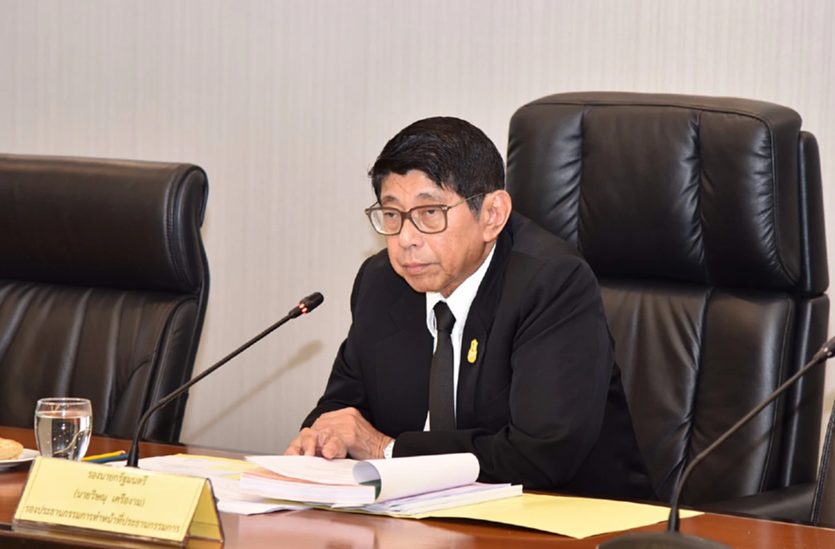 พลาดสองครั้งติด “เนติบริกร” เสียที “ชัชชาติ – พงศ์พร” เข้าสำนวน “สี่ตีนยังรู้พลาด นักปราชญ์ยังรู้พลั้ง”