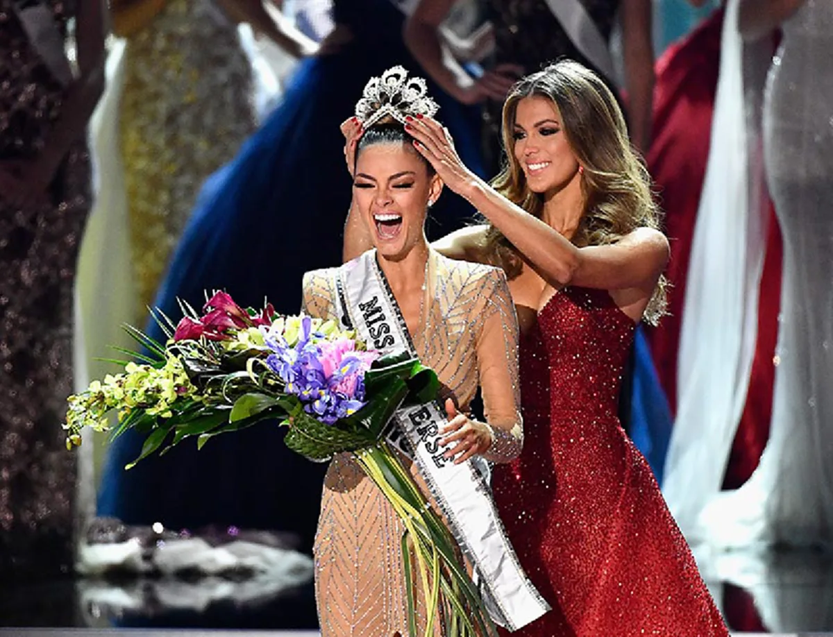 หนึ่งเดียวในโลก!!! สาวงามจากแอฟริกาใต้ "เดมี-เลย์ เนล-ปีเตอร์ส" คว้ามงกุฎ Miss Universe 2017 สวยสมมงแค่ไหนกับการตอบคำถาม!?!