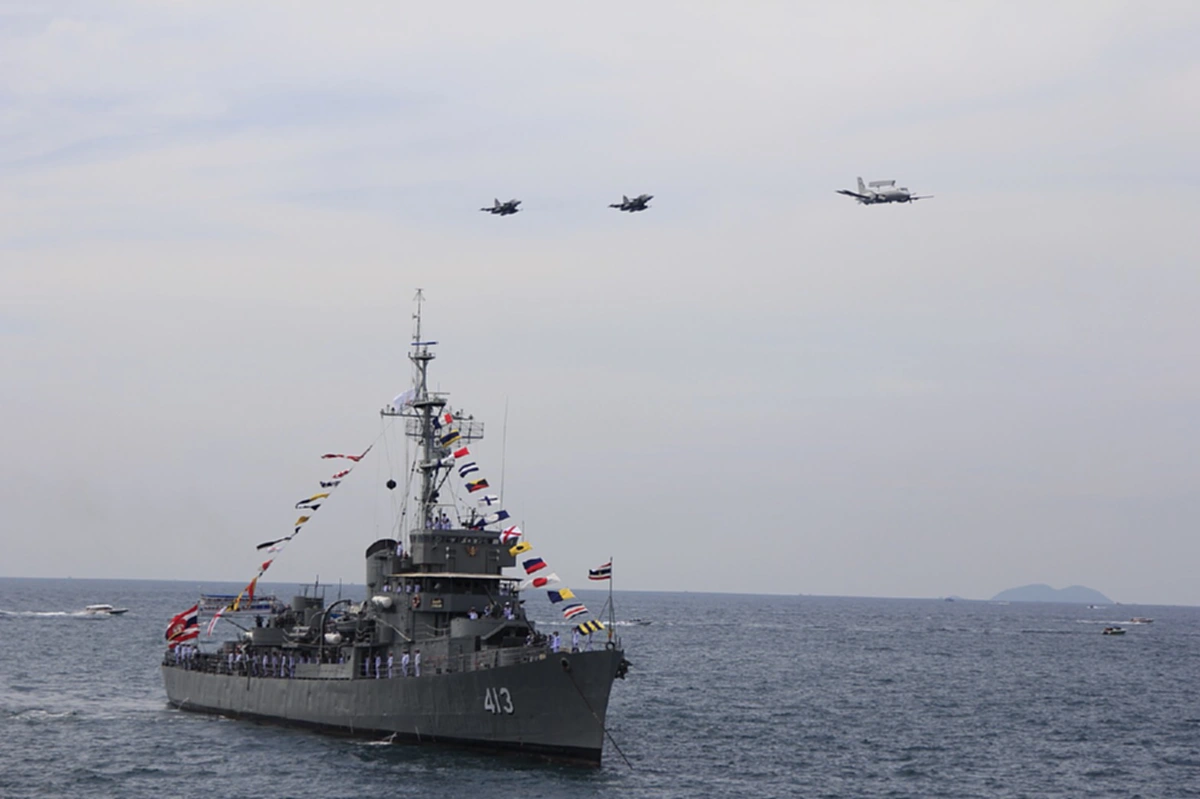 ชมภาพความสวยงาม การซ้อมสวนสนามทางเรือเสมือนจริง  ก่อนเปิดงานจริง 20 พ.ย.  คนไทยห้ามพลาดมหกรรมทางเรือนานาชาติครบ 50 ปี ก่อตั้งอาเซียน