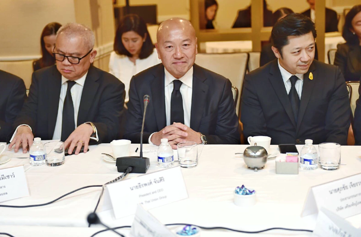 ควันหลงพบทรัมป์   ประยุทธ์หนีบ “ธุรกิจยักษ์ใหญ่ไทย” ต่อยอดลงทุนในต่างแดน  ขยายโอกาสธุรกิจหรือปรับดุลการค้าเอาใจอเมริกา