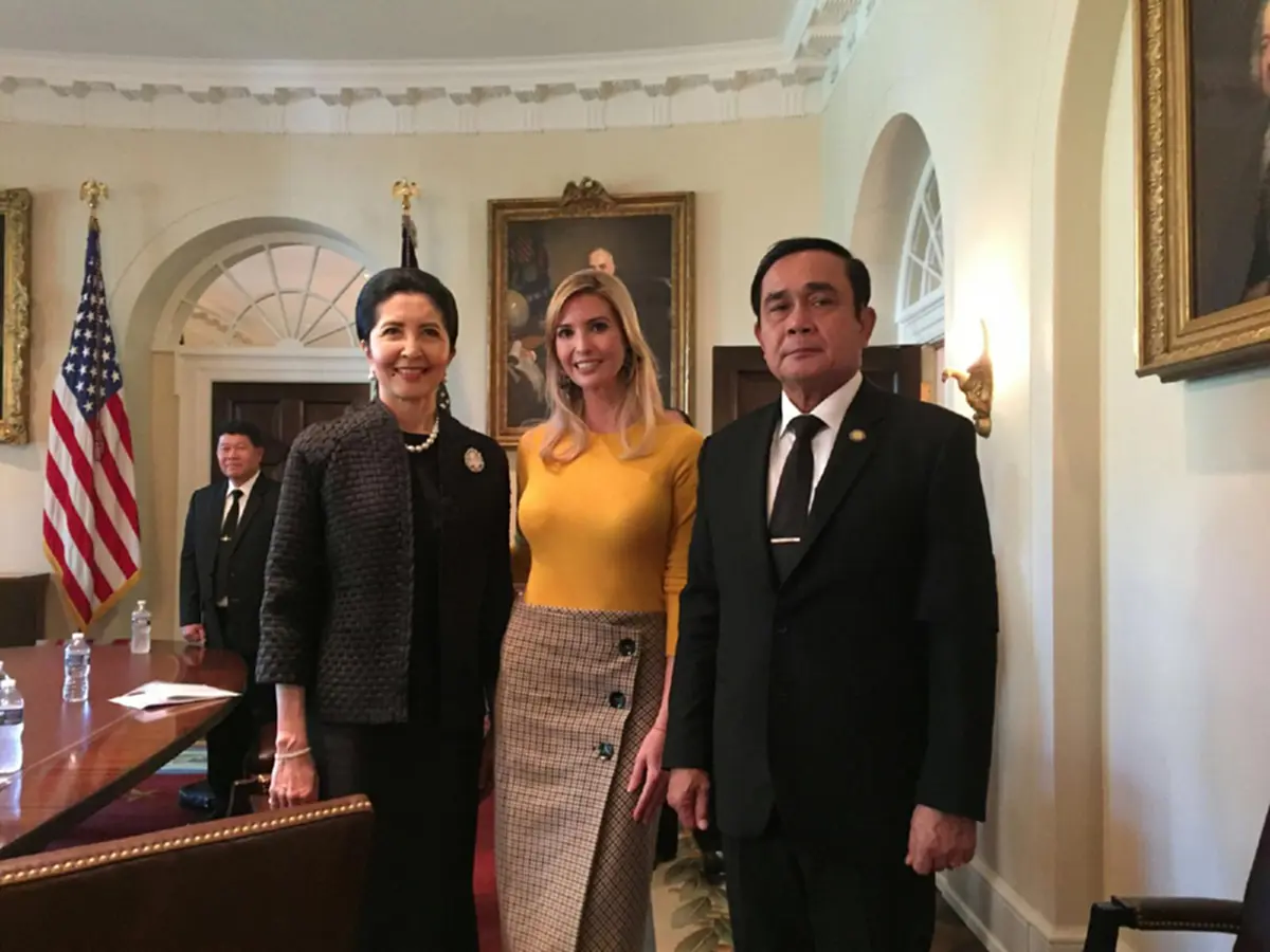 “ประยุทธ์พบทรัมป์”แล้วหารือสุดชื่นมื่นผู้นำสหรัฐฯควงเมลาเนีย สตรีหมายเลข1เปิดห้องรูปไข่กระชับสัมพันธ์200ปีเชื่อพาอเมริกาพ้นวิกฤตสารพัดเรื่อง