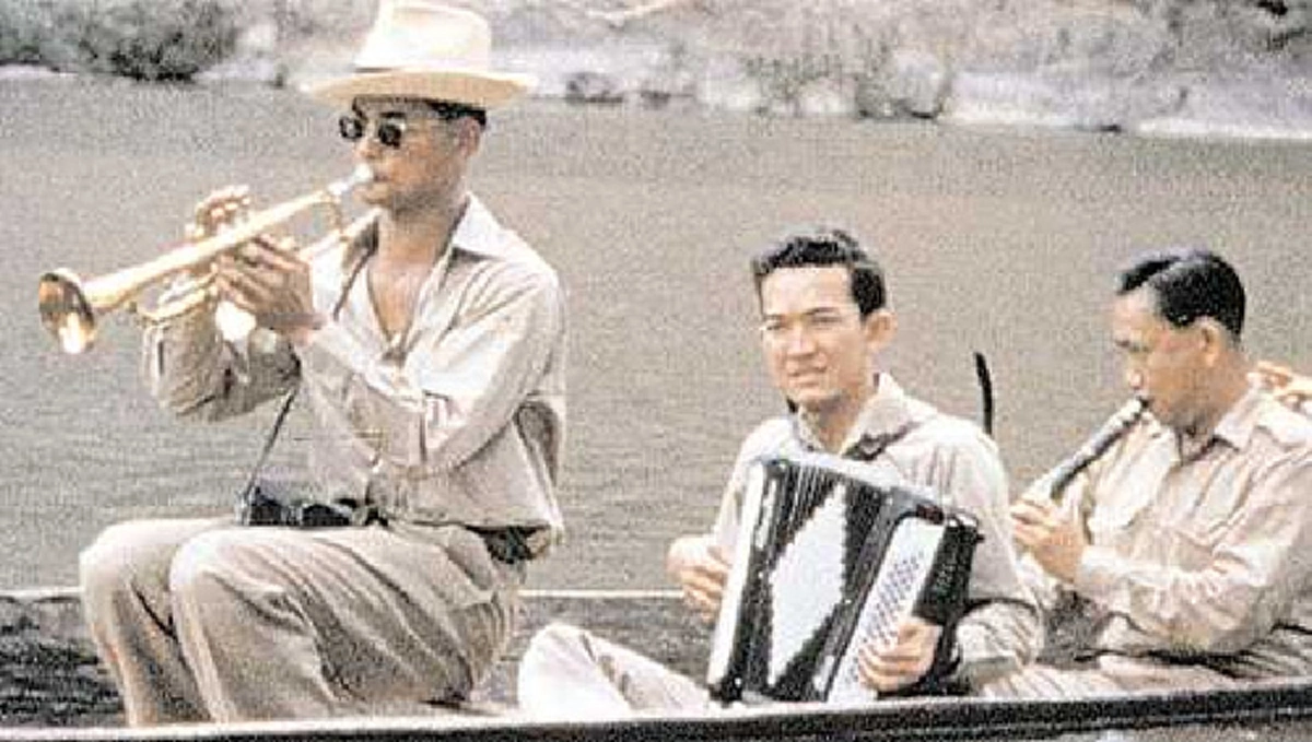 แทบไม่เคยรู้มาก่อน!! เพลงพระราชนิพนธ์ 3 บทเพลง? ของ "ในหลวง ร.9" ที่มีทำนองเหมือนกัน แต่คำร้องต่างกัน!!