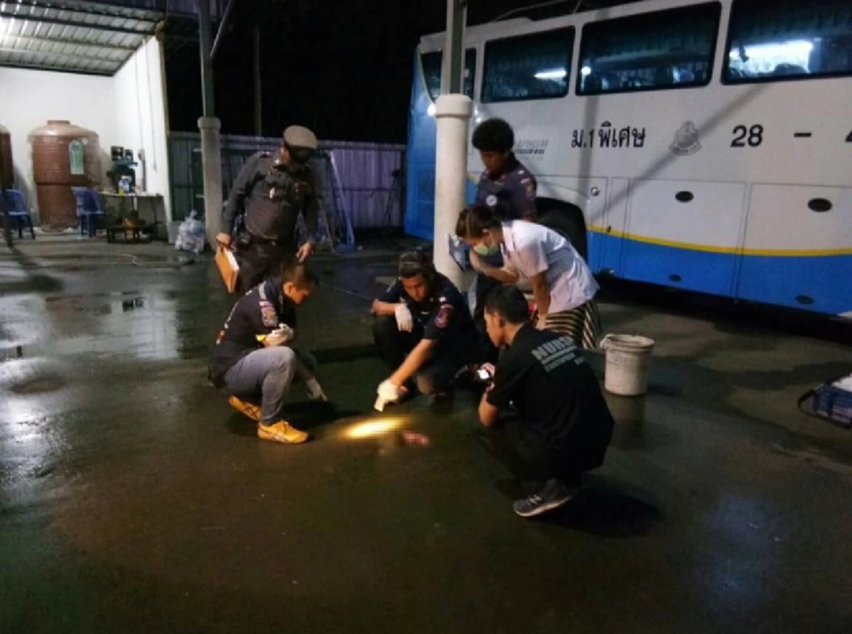 ช็อกสุดๆ!! เด็กรถทัวร์สายกรุงเทพฯ-ชัยภูมิล้างรถอยู่ดีๆ เห็นสิ่งผิดปกติในโถส้วม ชะโงกหน้าดูแทบลมจับน้ำตาไหล ภาพทารกน้อยตรงหน้าทำสลดใจจริงๆ