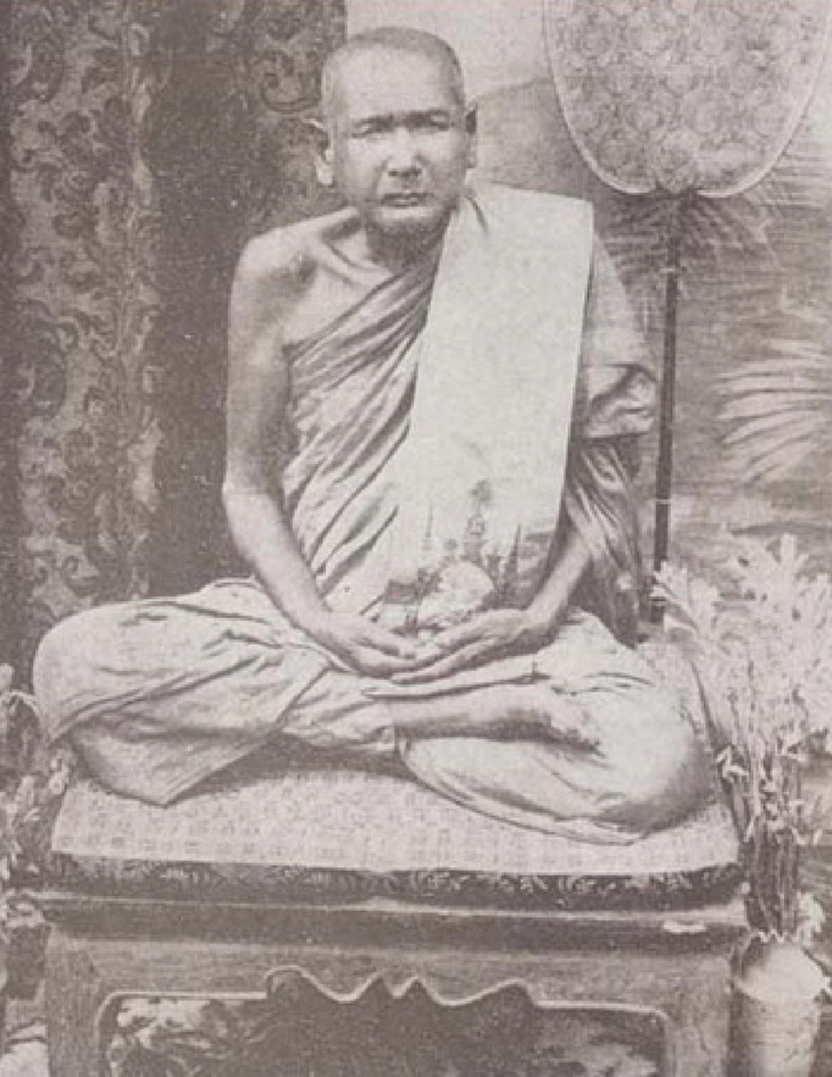 ไฟป่าลุกลามอย่างรวดเร็ว..แต่ต้องหยุดเพียงแค่รอบกลด หลวงพ่อปั้น ด้วยภาวนาพระคาถาที่ลอยมาในอากาศ ได้ทันท่วงที..