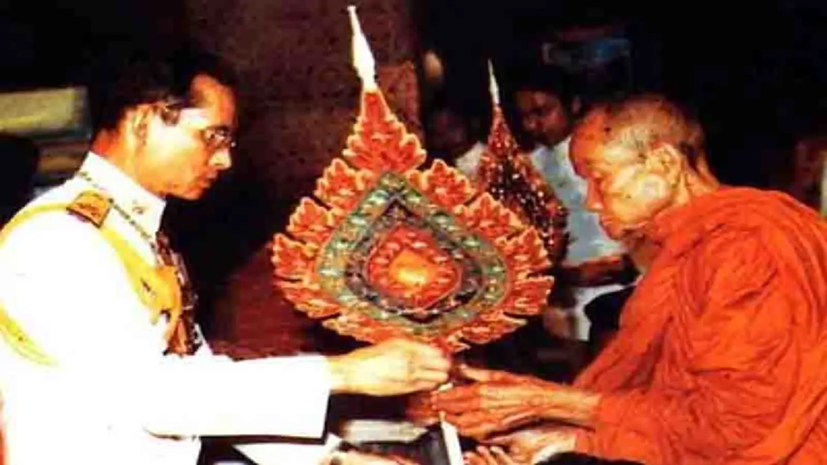 ไม่รู้หนังสือ ก็ใช่ว่าไม่มีปัญญา!! หลวงตาแนน...อ่านไม่ออก เขียนไม่ได้ พูดภาษากลางไม่เป็น แต่งดงามทางธรรมเพราะคำแนะนำจากหลวงปู่ดูลย์