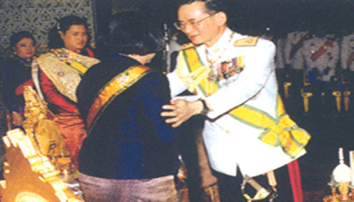 ๖ พฤษภาคม วันคล้ายวันประสูติสมเด็จพระพี่นางฯ ย้อนชมภาพ ความรักความผูกพันระหว่าง ในหลวง ร.๙ กับ สมเด็จพระพี่นางเธอ ฯ ดูแล้วอบอุ่นในหัวใจ !!!