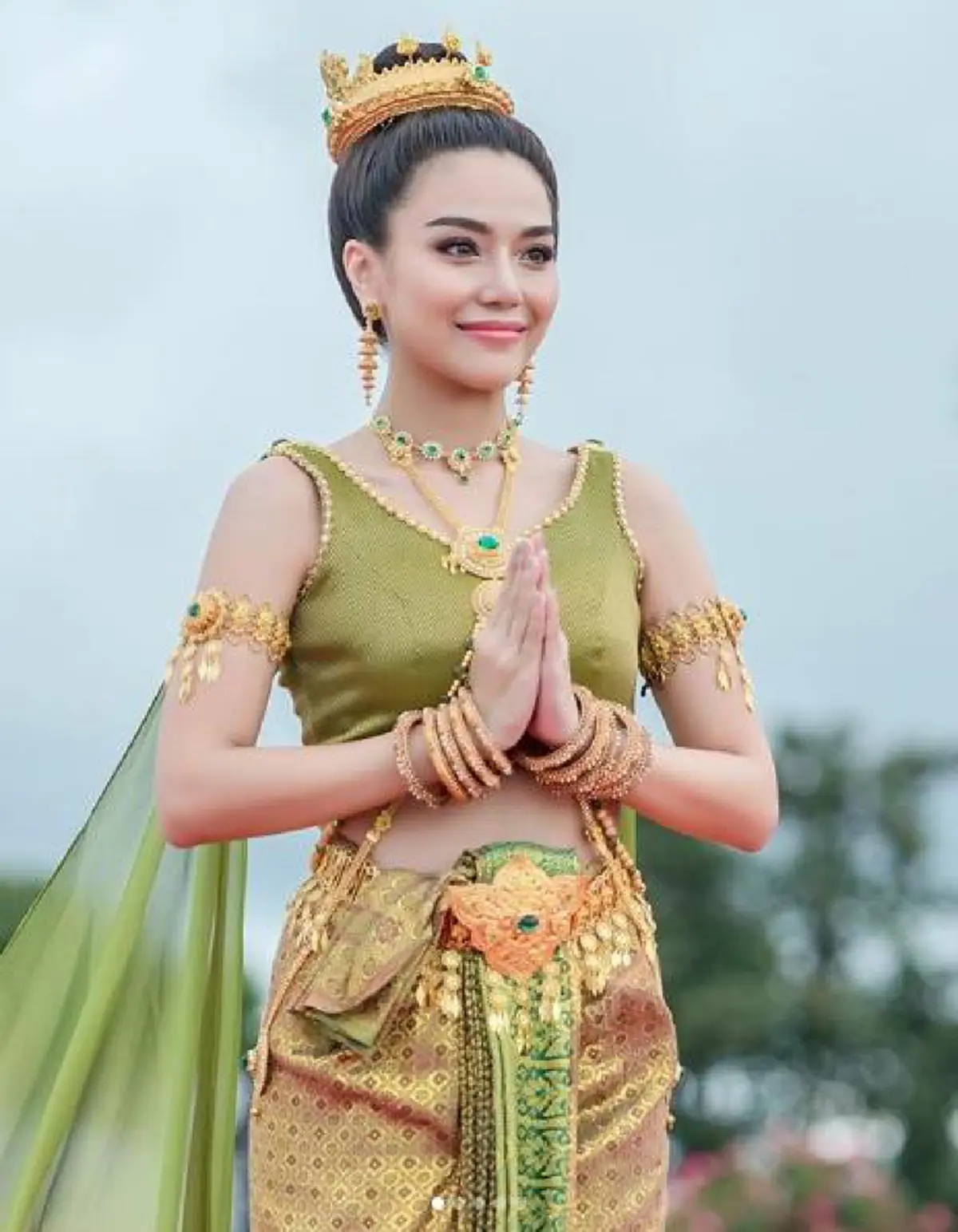 เฉิดฉายดั่งนางในวรรณคดี! ส่องภาพ "ปราง กัญญ์ณรัณ" รำบวงสรวงพญาศรีสัตตนาคราช