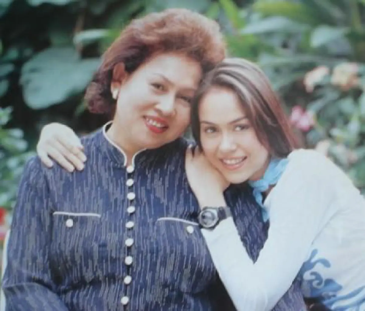 ย้อนชมคลิปสุดประทับใจ\"นัท มีเรีย\"ขึ้นร้องเพลงถึงคุณแม่ ก่อนจากไปอย่างสงบด้วยโรคกล้ามเนื้ออ่อนแรง(คลิป)