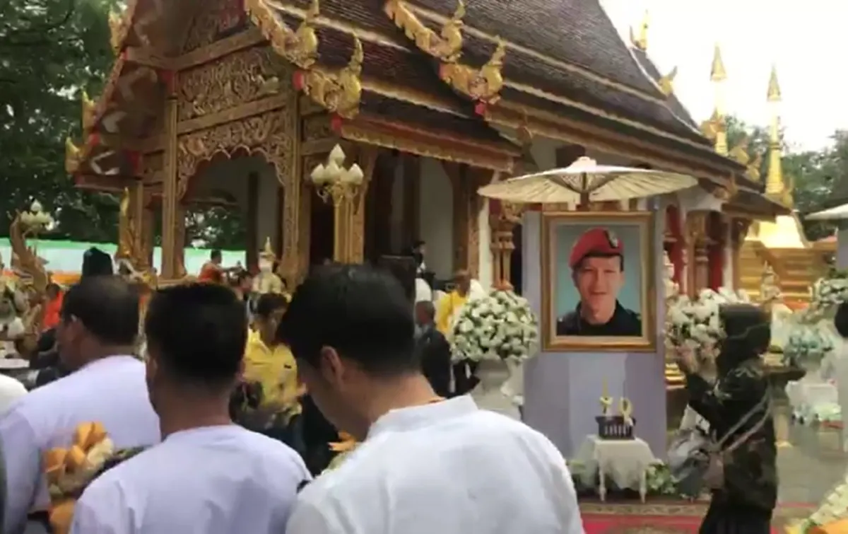อิ่มเอมใจ!!คลิปภาพ"12หมูป่า"บวชถวายพระราชกุศลในหลวง พร้อมอุทิศส่วนกุศล"น.ต.สมาน" หมอภาคย์-ภรรยาจ่าแซมร่วมคนไทยขออนุโมทนาบุญ!?