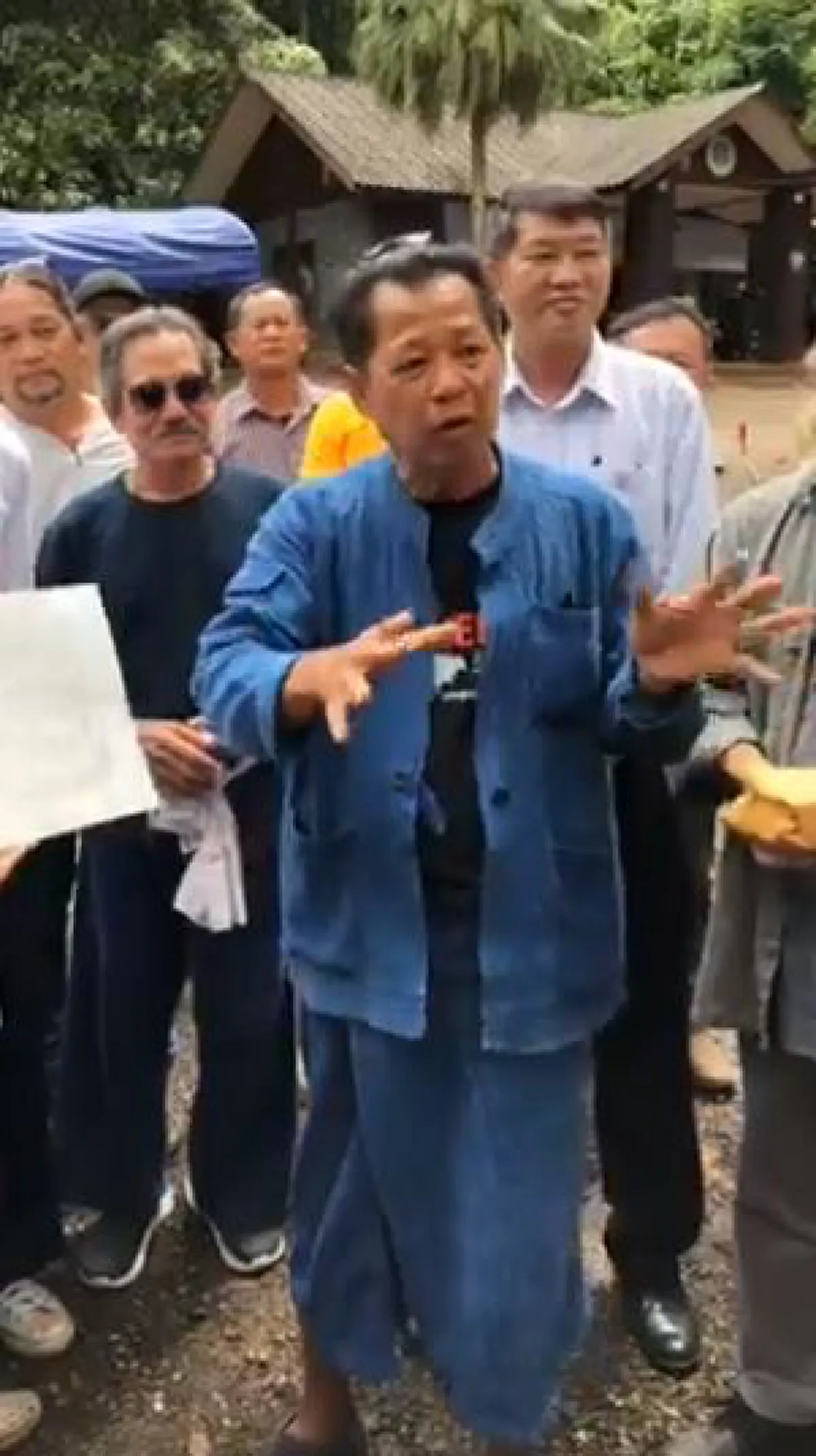 ควักสดๆ!!ฟังจากปาก"อ.เฉลิมชัย"มอบเงินล้าน เดินหน้าสร้างอนุสรณ์สถานถ้ำหลวง เริ่มนับหนึ่งเลยพรุ่งนี้(2ส.ค.)	!?