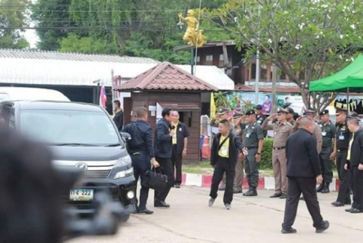 ทะเบียนรถนายกตู่ เดินทางไปเปิดงานแห่เทียน จ.อุบลฯ