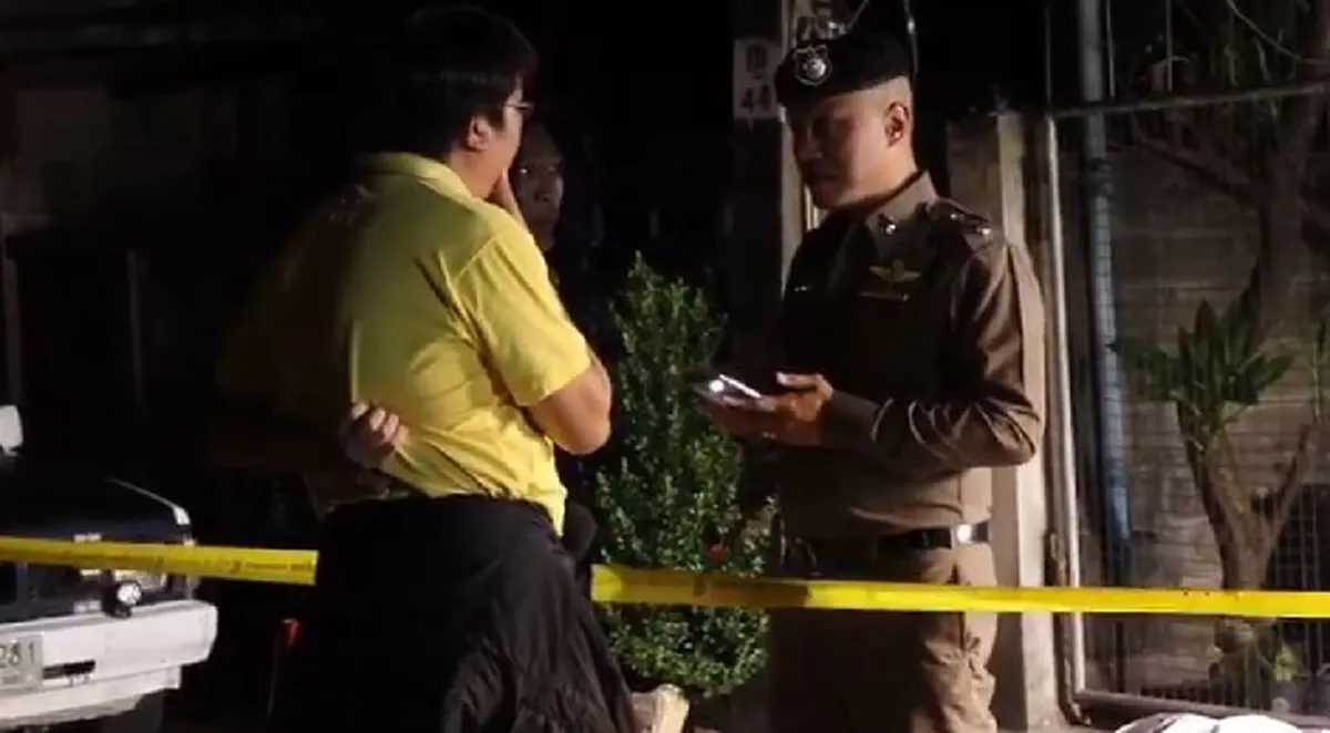 หนุ่มปี 1 เจอโจ๋ห้าวนับ 10 อาวุธครบมือรุมดับข้างถนน เร่งล่าสาวเปื้อนเลือด (คลิป)