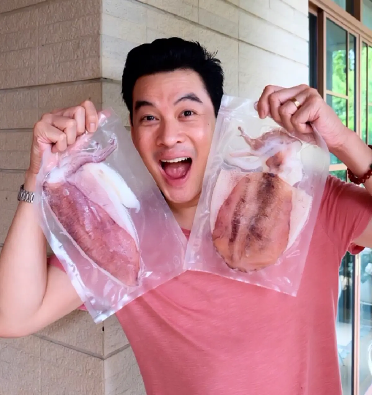 พ่อค้าออนไลน์ ชาคริต