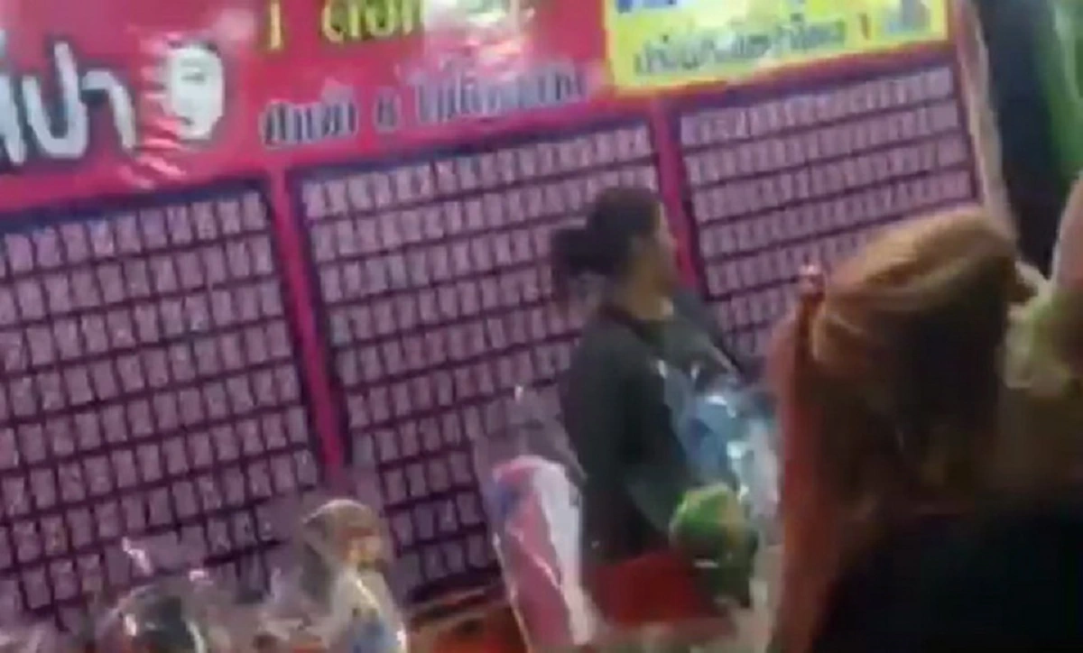 การพนันหรือบันเทิง!!!โผล่มาอีกรายสาวปทุมเข้าไปเล่นปาเป้าปาโป่งสูญเงินนับพัน!!คาดโดนหลอกโร่แจ้งสื่อช่วยตรวจสอบ