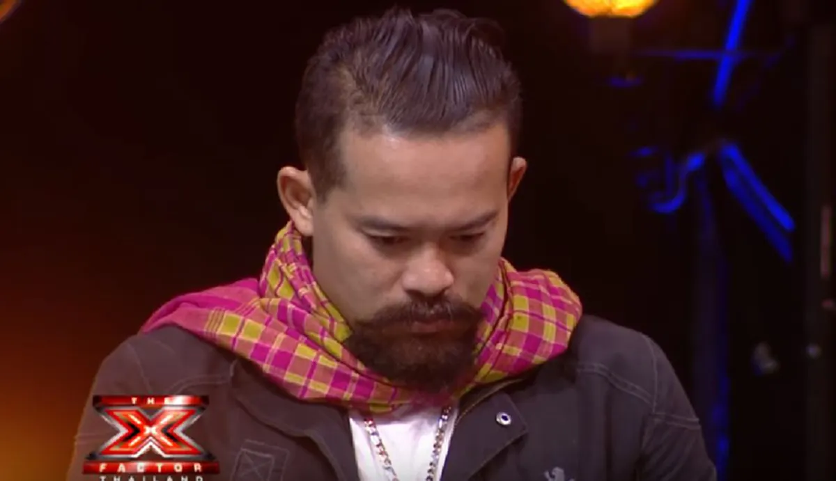 ไม่ได้อินกับเพลงแล้ว!! เกิดอะไร? "ใหม่ สายหลอน" จู่ๆ กรีดร้องลั่น ทรุดลงพื้น!? หลังร้องเพลงจบ? จนเพื่อนๆต้องรีบเข้ามาปลอบ! (คลิป)