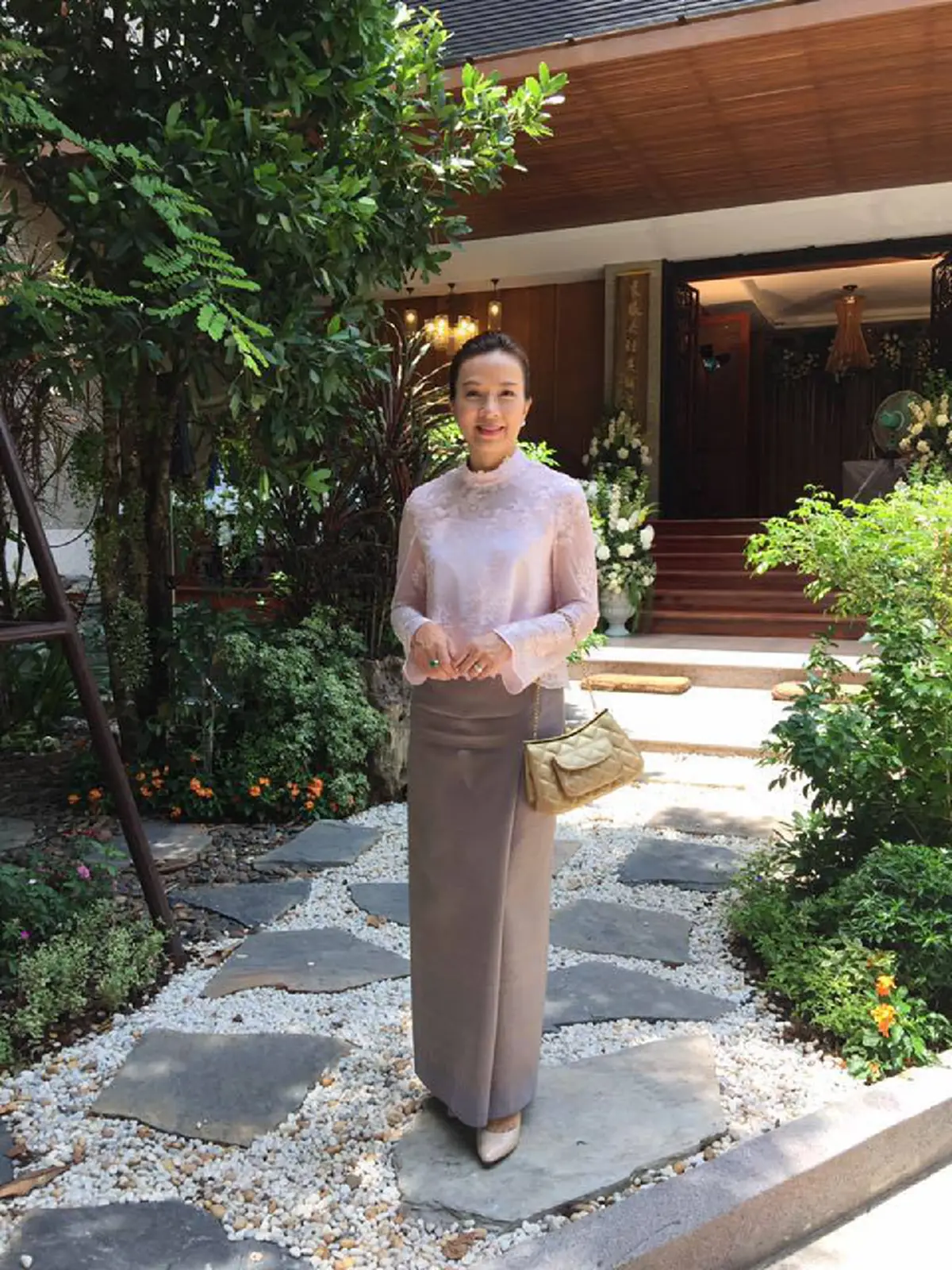 ตะปุปะต๊ากกาเดน่!? หายไปนานมาก! พิธีกรสุดเฟี้ยว! แห่ง "Show time by ศศิธร" กับภาพล่าสุด? ที่เห็นแล้วอึ้ง! จนแทบไม่อยากเชื่อสายตา! [ภาพ]