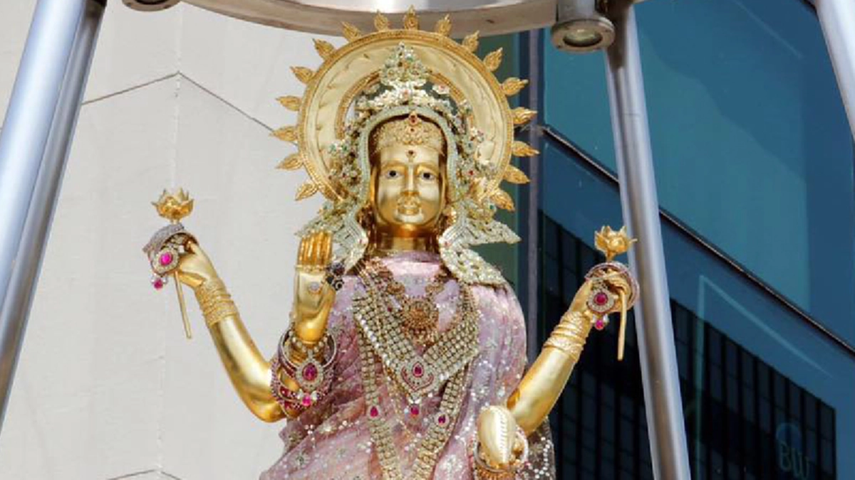 ๕ เมษายนนี้ ใครนับถือ “พระแม่ลักษมี” มีพิธีบวงสรวงใหญ่ประจำปี ที่ชั้น ๔ เกษรวิลเลจ พร้อมรับองค์พระแม่กลับไปบูชากัน  (มีรายละเอียดการขอรับ)