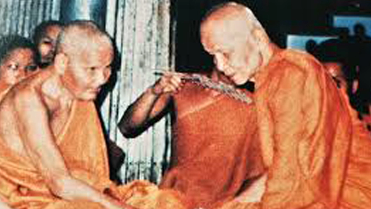 ในธุดงค์สิบสามข้อ  หลวงปู่ชอบเกือบตาบอดด้วยบทที่ว่า เนสัชชิก ถึงกับเอ่ยถึงบ่อยว่า ข้อนี้หนักสุดในธุดงค์