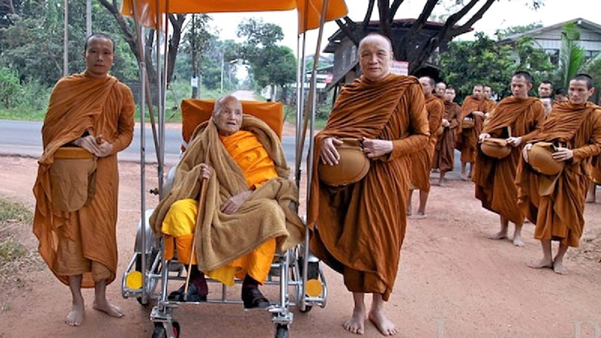 หลวงปู่จาม เล่าเรื่องเทวดาพาไปกราบศพพระมหากัสสปเถระ ที่ตั้งในป่าหิมพาน หลวงปู่ตื้อ ก็ยืนยันว่าได้เคยไปสถานที่นั้นในญาณบารมี