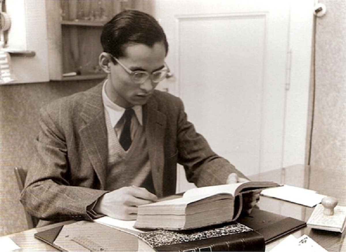 น้อยคนนักที่จะรู้!! พระนามแรกประสูติ ของ "ในหลวงรัชกาลที่ 9" และความเป็นมาแต่ละพระนาม