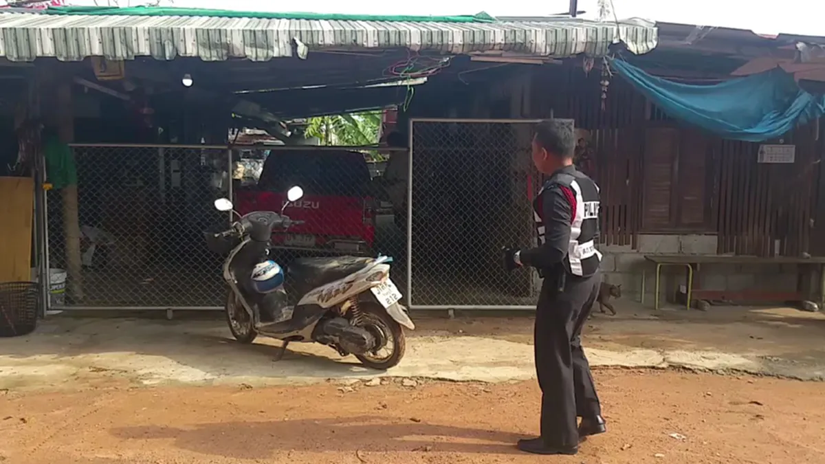 ช็อก แทบร้องขอชีวิต!! "หนุ่มวัย23" เข้าบ้านจะมายืมนั่งร้าน ก่อนเจอชายนั่งบนรถกระบะ ไม่พูดจา เพ่งมองชัดๆ เป็นเรื่องเลย!!