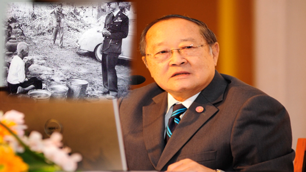 ฟังกี่ทีก็ไม่มีเบื่อ!!... "ย่าจ๋า ฉันขอดื่มน้ำในถังสักแก้วได้ไหม" พระสุรเสียงที่ ในหลวง ร.๙ ตรัสกับคุณย่าทวดเล็ก อย่างไม่ถือพระองค์ 