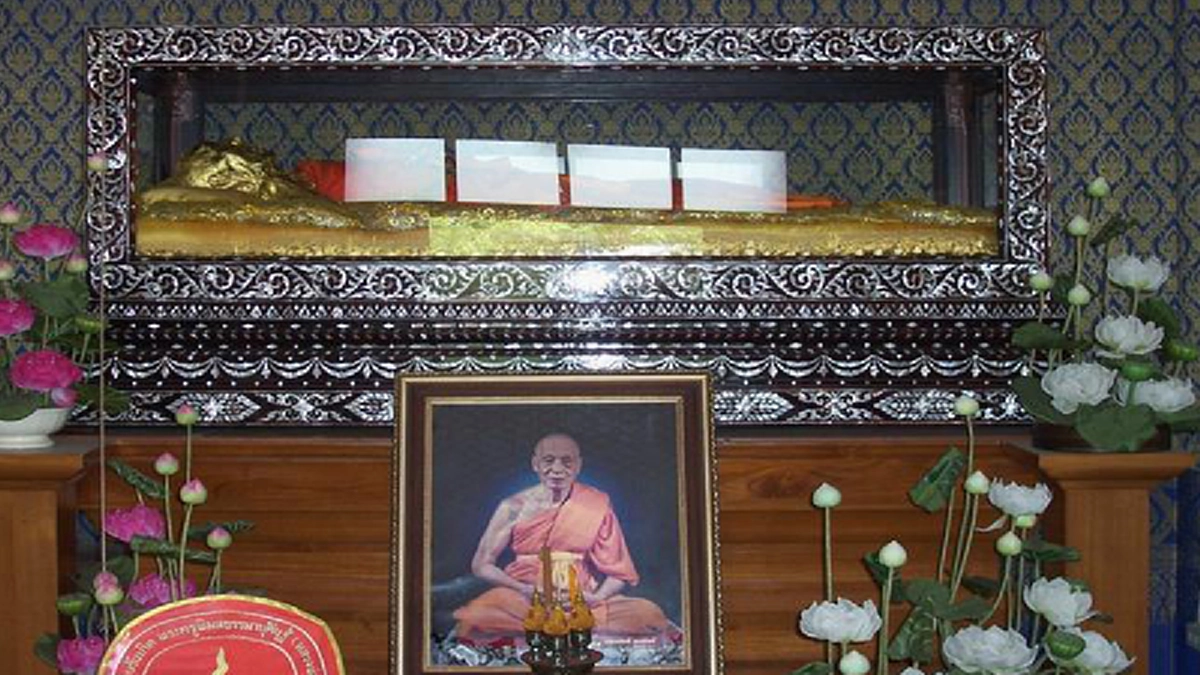 “ไม่ต้องมาถึงลำปางนี้ก็ได้ ที่พิจิตรก็มีพระดี เหมือนเราทุกอย่าง” หลวงพ่อขวัญ วัดบ้านไร่ พระดีเกจิอาจารย์สังขารไม่เน่า ที่หลวงพ่อเกษมยกย่อง