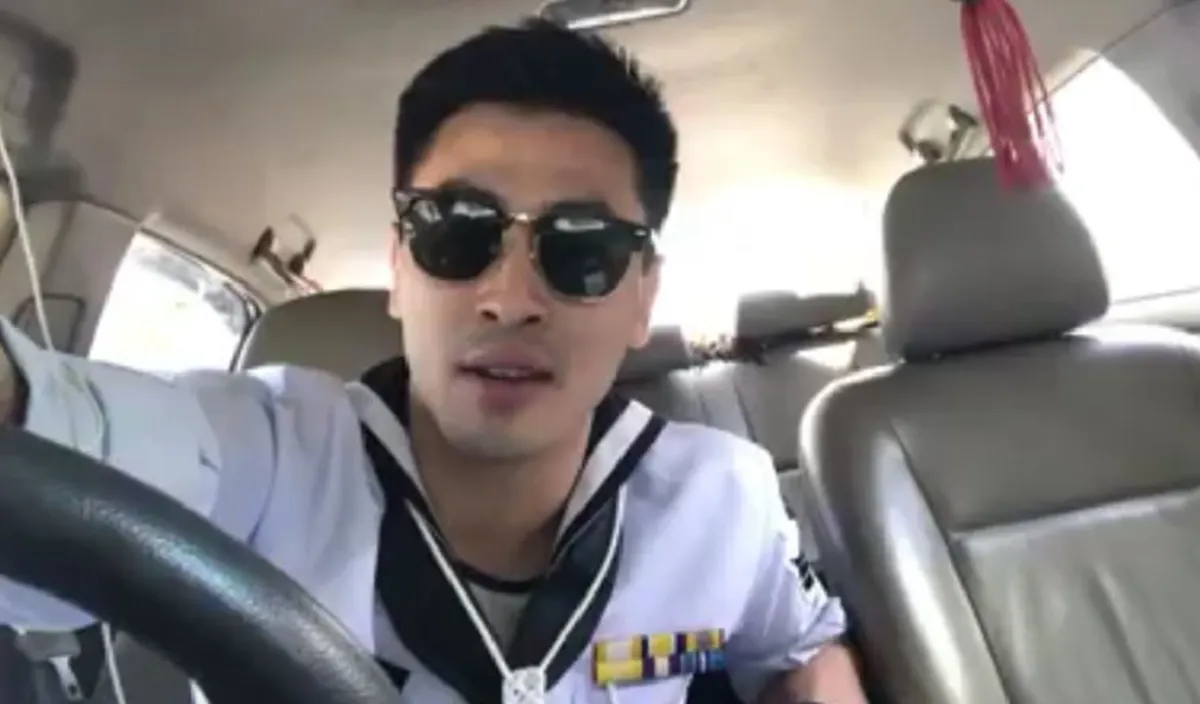 สะท้านโซเชียล!! ทหารเรือหนุ่มโชว์ลูกคอ "ออเจ้าเอย" เพลงประกอบละครบุพเพฯ ไพเราะเสนาะหูจนสาวๆ ใจละลายโฟกัสผิดจุดกันเลยทีเดียว (คลิป)