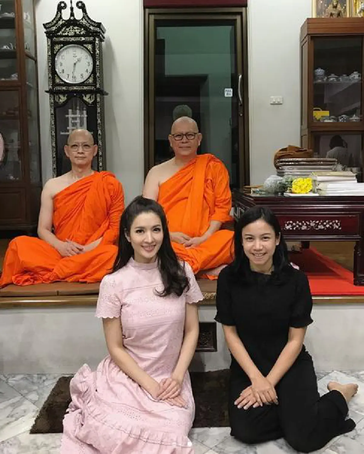 #เชื่อว่าครึ่งประเทศไม่เคยเห็น!! เปิดภาพ "คุณพ่อ" ของ "แอฟ ทักษอร" ที่ล่าสุด เข้าสู่ร่มกาสาวพัสตร์แล้ว (ชมภาพ)