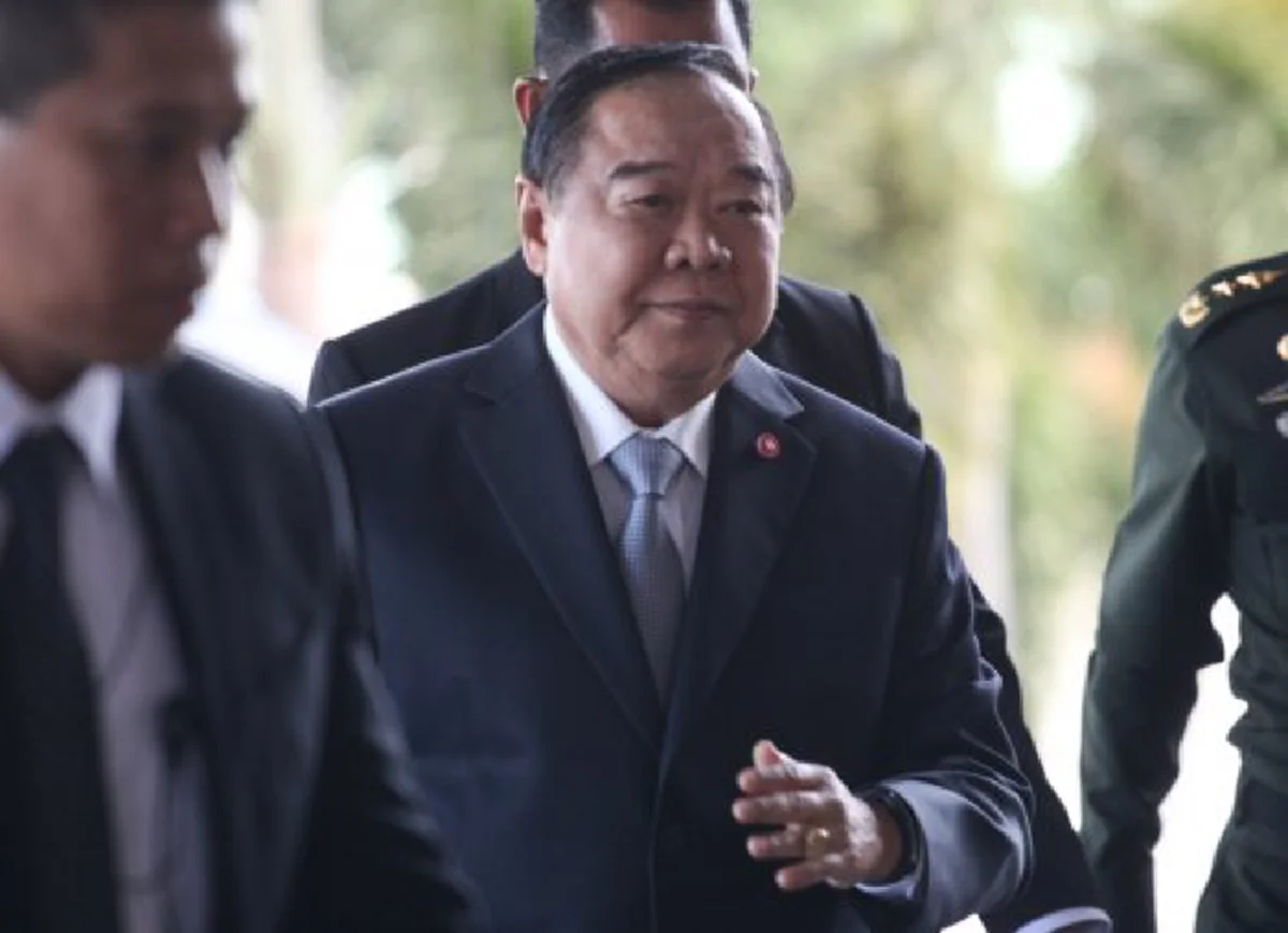 ขอเวลาก่อน !!! "พล.อ.ประวิตร”ยังไม่ปลดล็อค"กิจกรรมทางการเมือง" แม้มีรธน.ใหม่ ชี้สถานการณ์ยังไม่เรียบร้อย  ยัน....ไม่ยกเลิกม.44