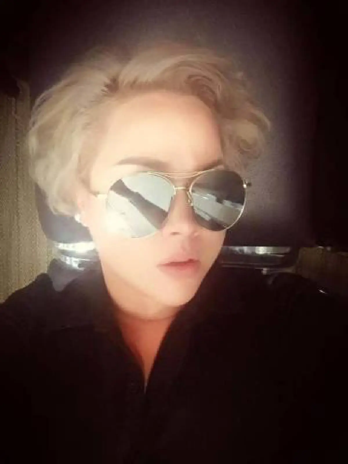 ช็อกวงการ!! นี่หรือ?  "ลานนา" อดีตนักร้องดัง จู่ๆเงียบหายทิ้งไมค์ หนีมาอยู่กับหนุ่มรูปหล่อ? ดีกรีทายาทคนใหญ่โตแห่งล้านนา!!