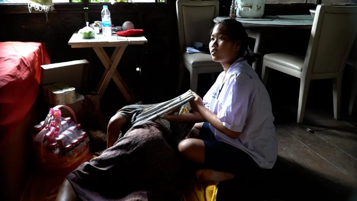 รมว.พม.รุดถึงบ้านน้องแฮม เด็กกตัญญู  เห็นสภาพจริง สั่งการ 7 ข้อ เร่งช่วยเหลือทันที