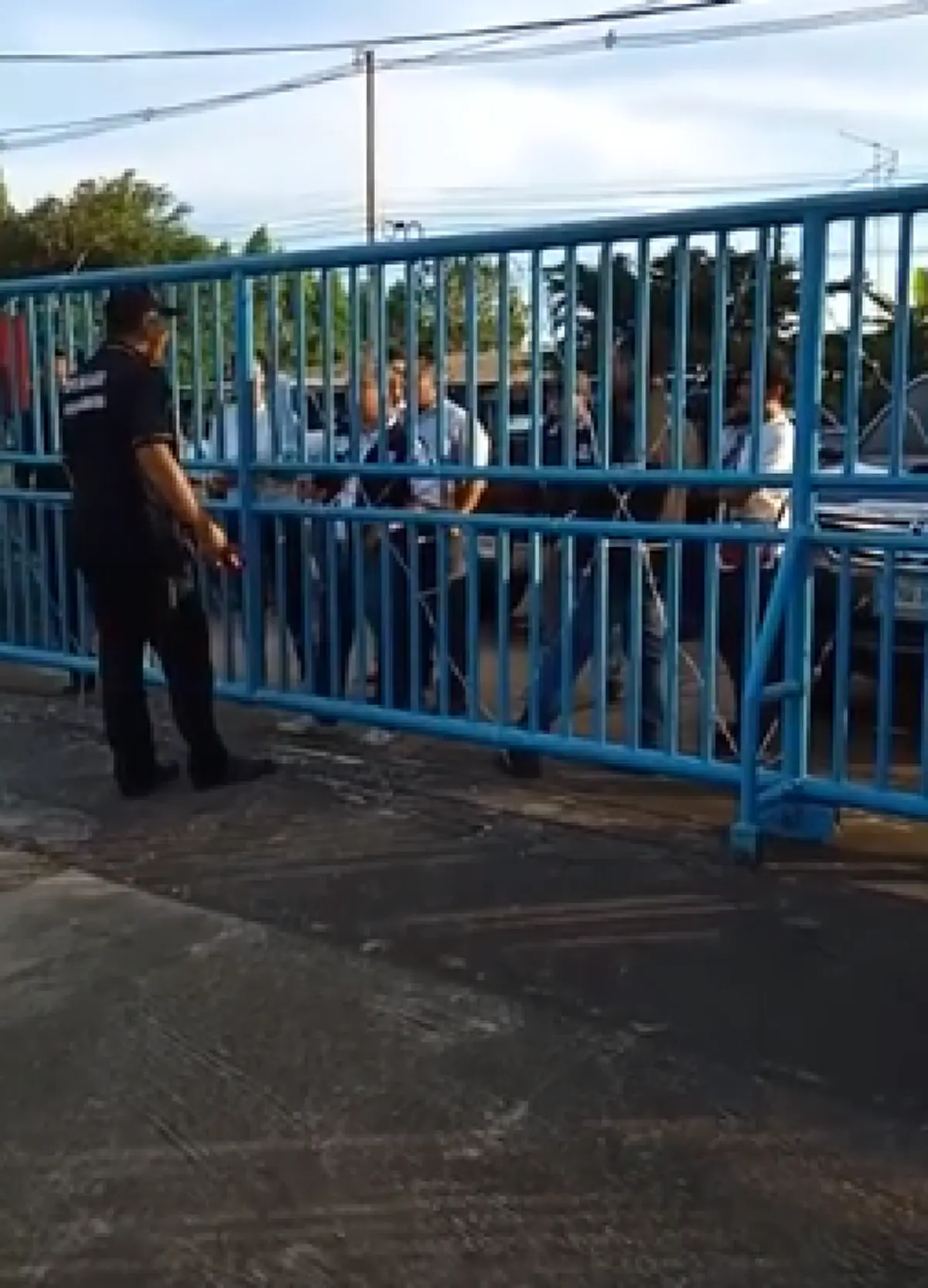 "อัจฉริยะ"ไลฟ์แจงคลิปฮึ่มใส่รปภ.เป็นเทคนิคทำงาน ให้ดูผลโรงงานจบขัดแย้ง สู้พวกเถื่อนต้องมีการ์ดพกอาวุธ