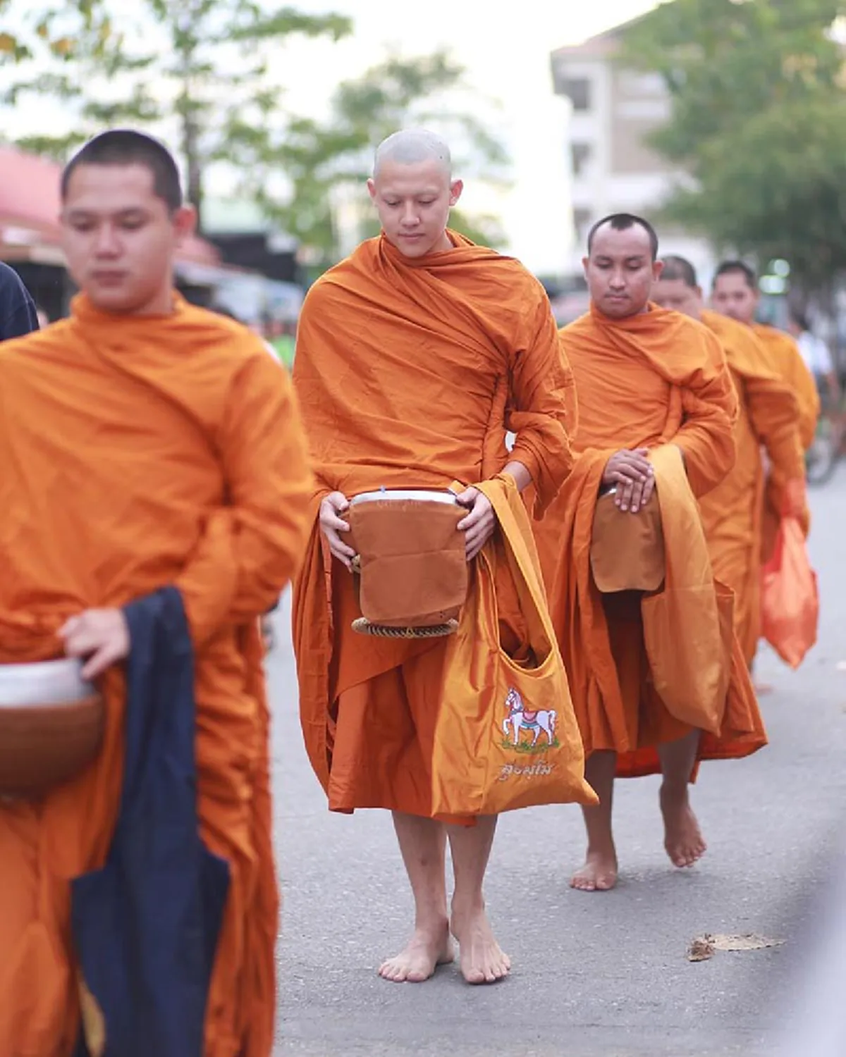 อานิสงส์แรงกล้า!! "พระหมาก ปริญ" ถึงเชียงราย ออกธุดงค์ปักกลดทำสมาธิกลางป่า แฟนคลับเห็นภาพแล้วตื้นตัน...ขอร่วมอนุโมทนาบุญ