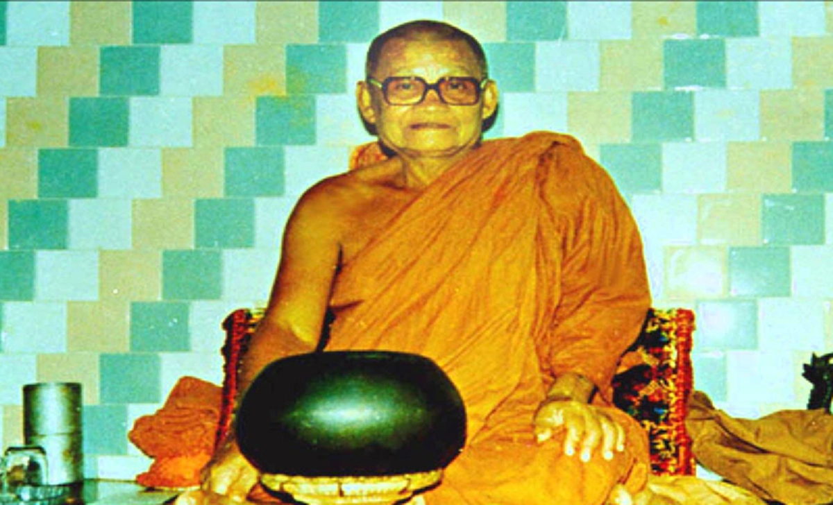 “ท่านอาจารย์ไม่ฉันต้มปลาหรือครับ” เพราะหลวงปู่ชาเมตตาจึงทำให้สรรพสัตว์พลอยได้รับอานิสงส์อยู่รอดปลอดภัย