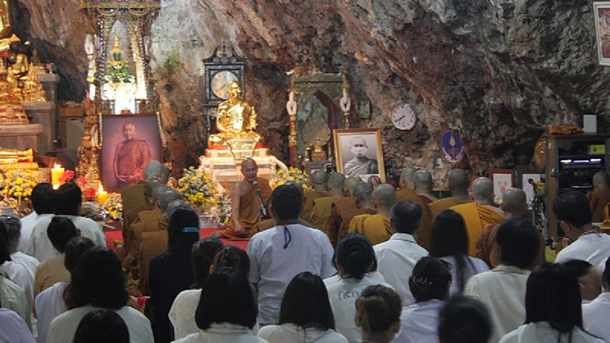 การฝึกอบรมที่พวกพระเหล่าลูกศิษย์ได้รับจากหลวงพ่อชา!!!  จนการเป็นธรรมเนียมปฏิบัติเสมอมาทุกวันนี้คือ?...