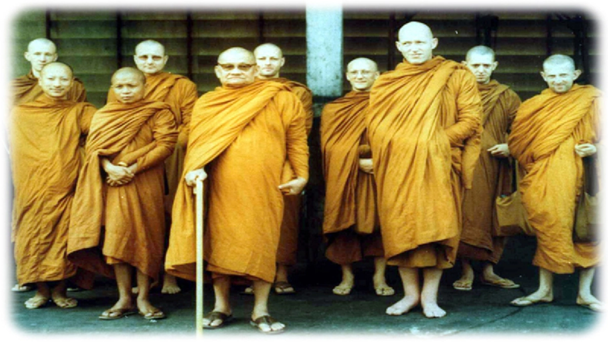 การฝึกอบรมที่พวกพระเหล่าลูกศิษย์ได้รับจากหลวงพ่อชา!!!  จนการเป็นธรรมเนียมปฏิบัติเสมอมาทุกวันนี้คือ?...